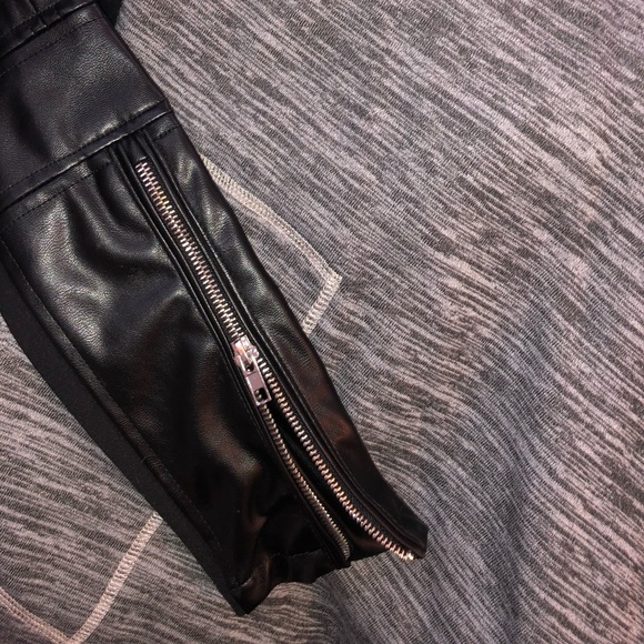 Blank NYC Vegan Leather Sleeved Terry Drape Jacket XS - Picture 4 of 7